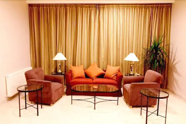 Солт: Saltus Hotel