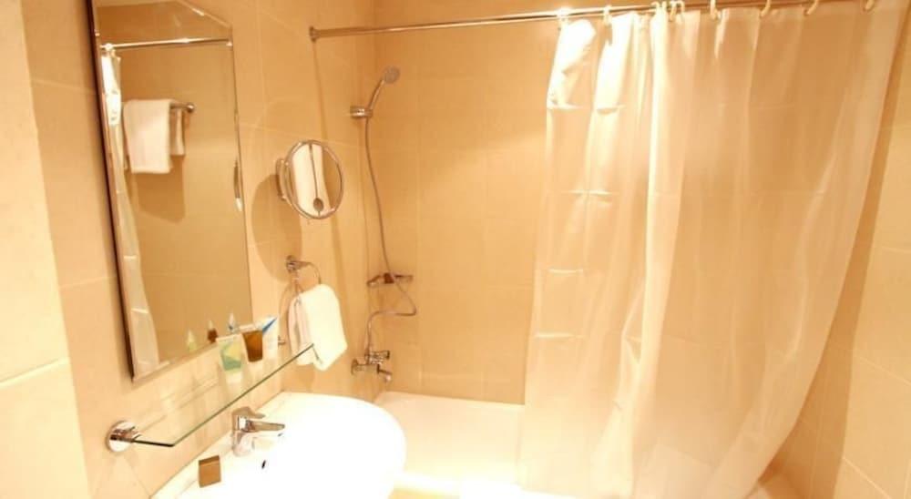 Солт: Saltus Hotel