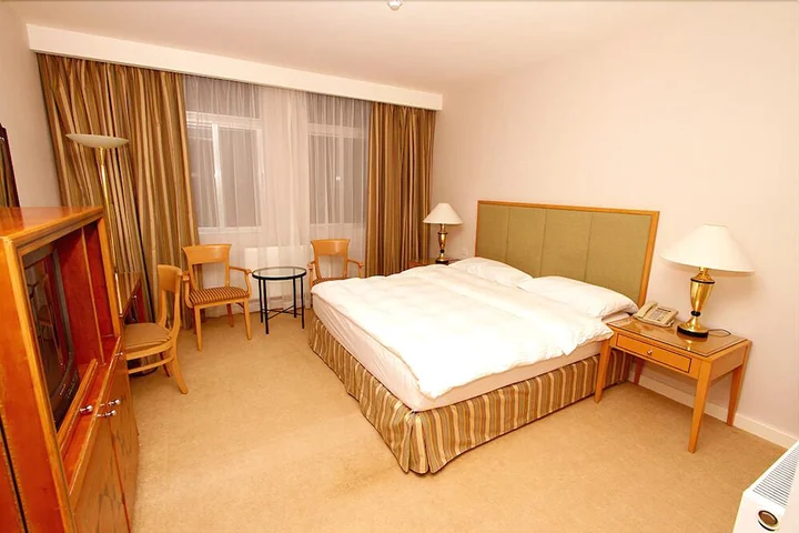 Солт: Saltus Hotel