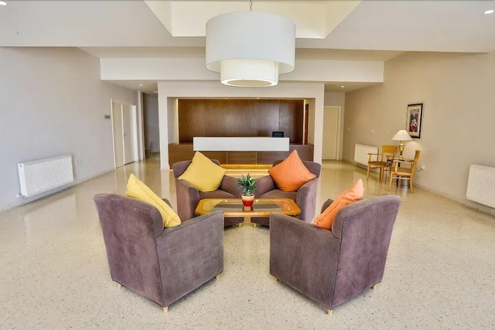 Солт: Saltus Hotel