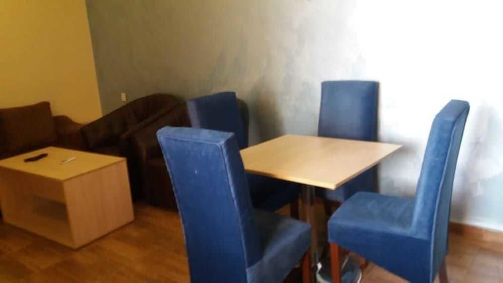 Акаба: Fos'hat Al Aqaba Furnished Apartments