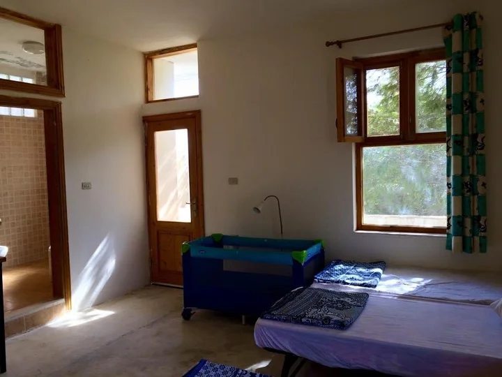 Солт: Dibeen Eco Farm House