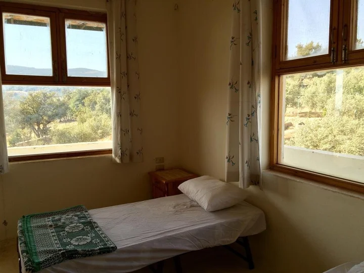 Солт: Dibeen Eco Farm House