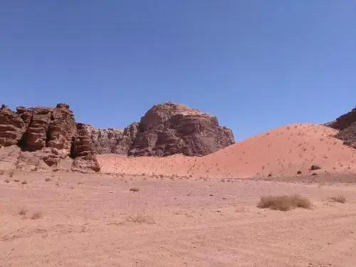 Вади-Рум: Wadi Rum Cave Camp