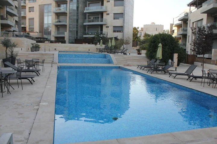 Амман: Modern Resort like with pool