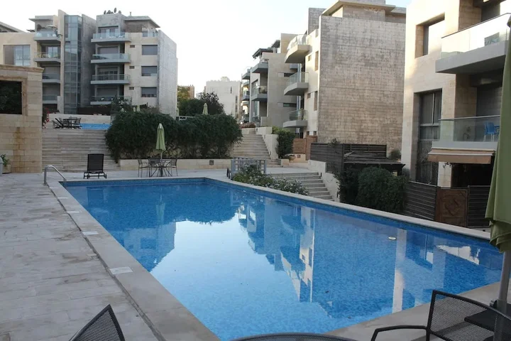 Амман: Modern Resort like with pool