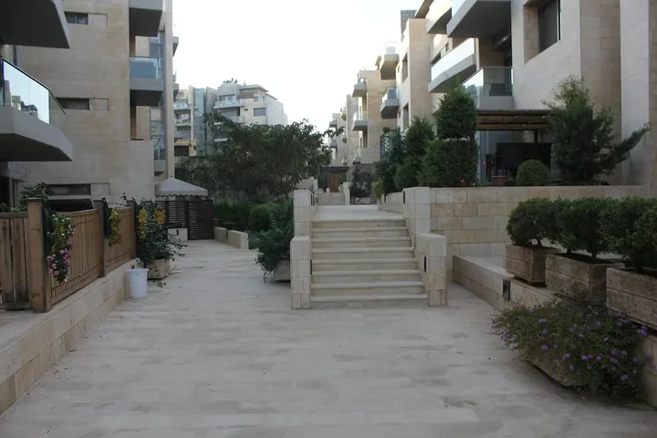 Амман: Modern Resort like with pool