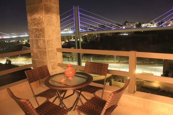 Амман: Elegant Modern & Style Hillview Balcony