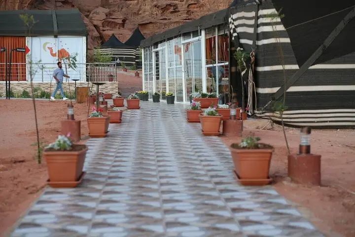 Вади-Рум: Wadi Rum Night Luxury Camp