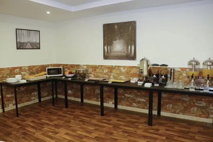 Амман: Almond Hotel Apartments