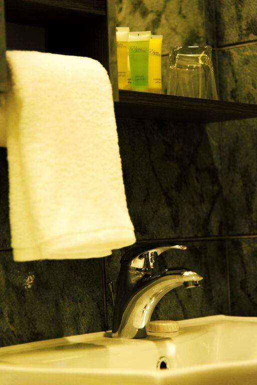 Амман: Shams al weibdeh hotel apartment