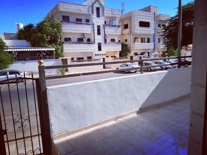 Акаба: Al Hawari Apartments - Al Farouk Street