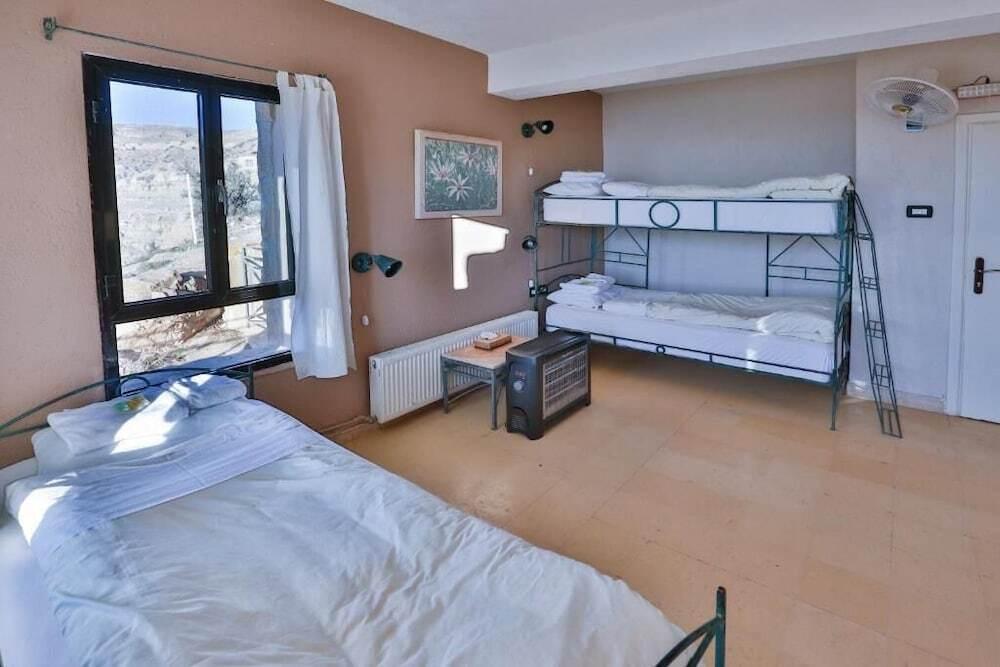 Дана: Dana Guest House