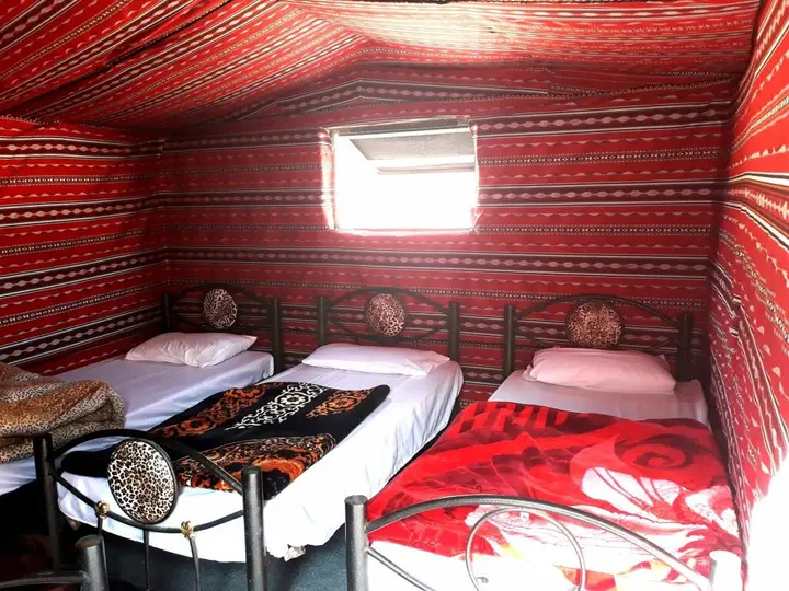 Вади-Рум: Martian desert camp