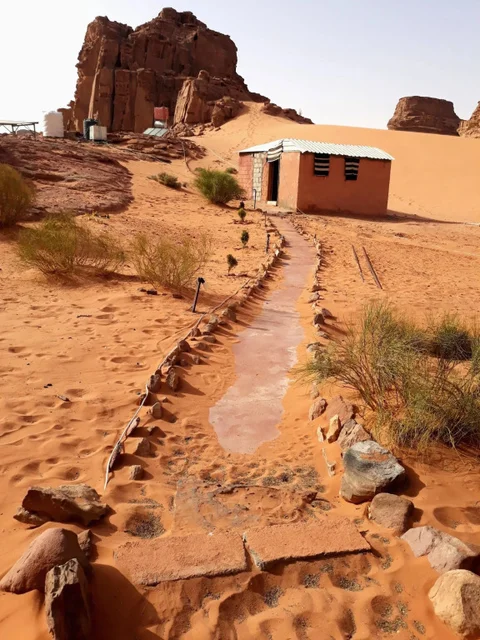 Вади-Рум: Martian desert camp