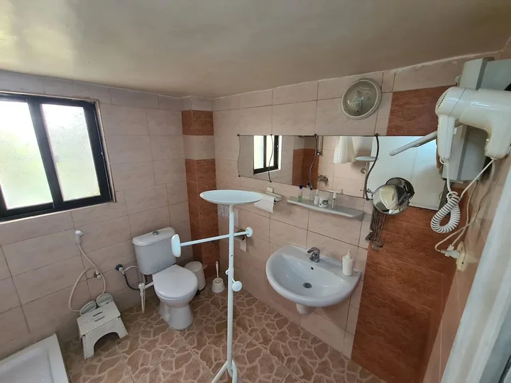 Солт: Hadrian's Gate Hotel