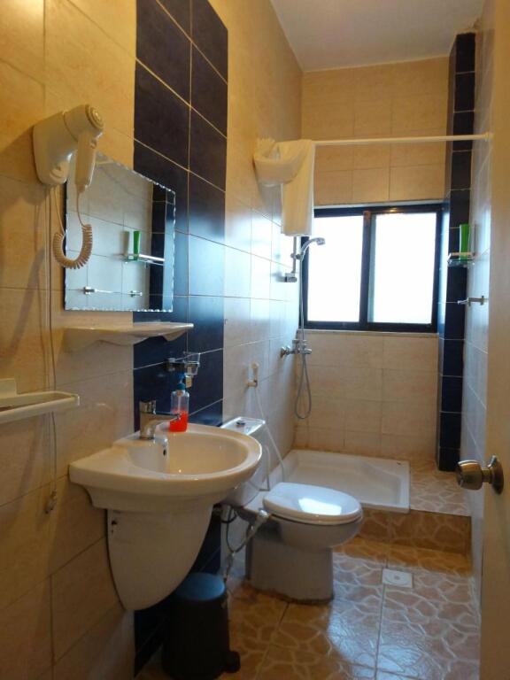 Солт: Hadrian's Gate Hotel