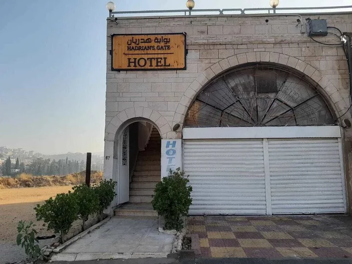 Солт: Hadrian's Gate Hotel