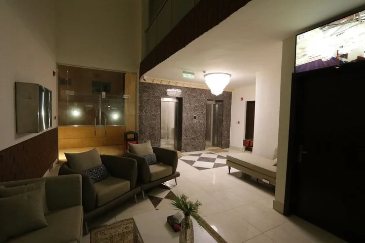Солт: Skylight Residence