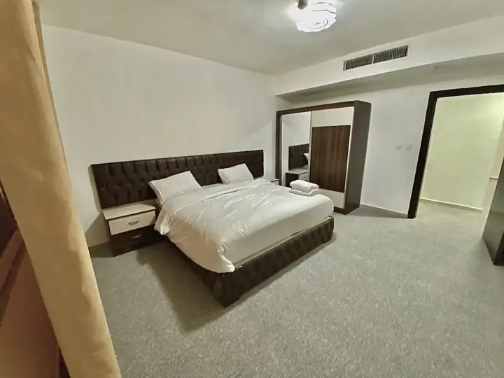 Солт: Skylight Apartments