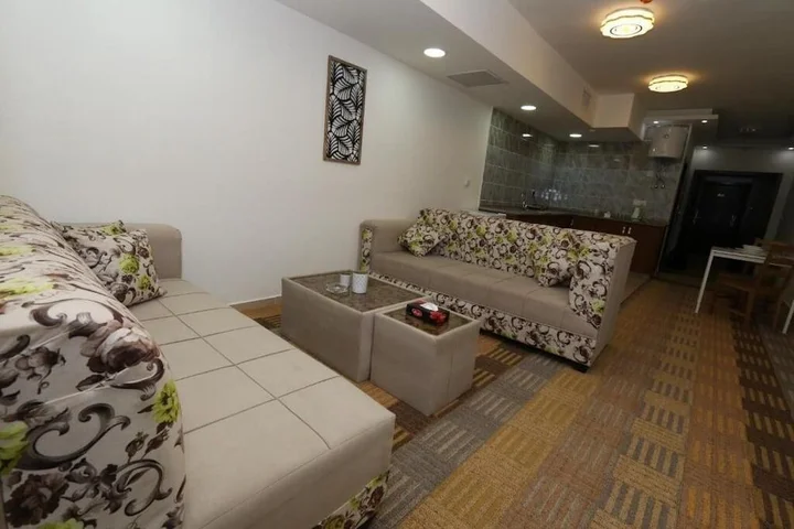 Солт: Skylight Apartments