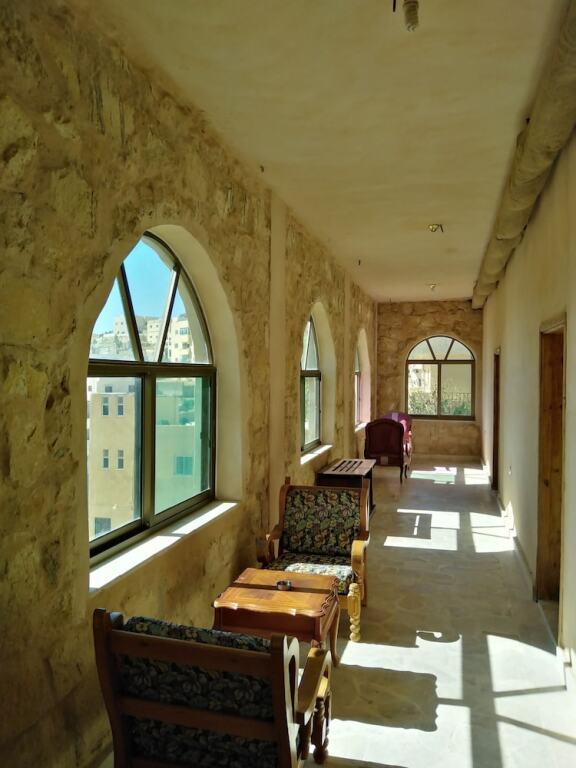 Вади-Муса: Peace Castle Hoste