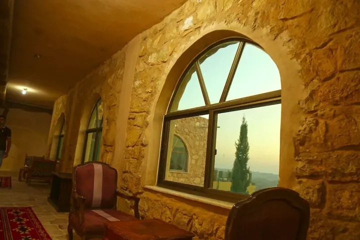 Вади-Муса: Peace Castle Hoste