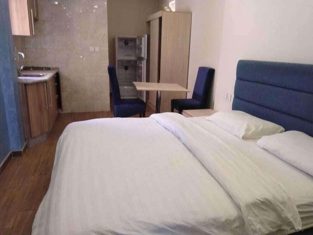 Акаба: Neat Two Bedroom Apartment Close City