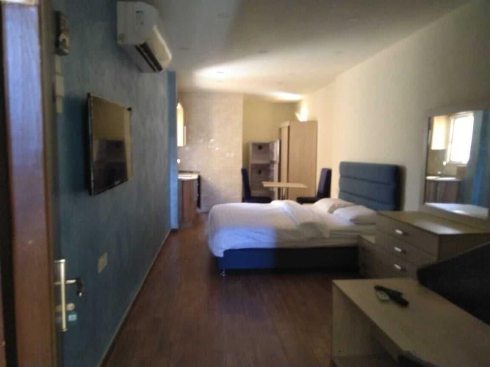 Акаба: Neat Two Bedroom Apartment Close City