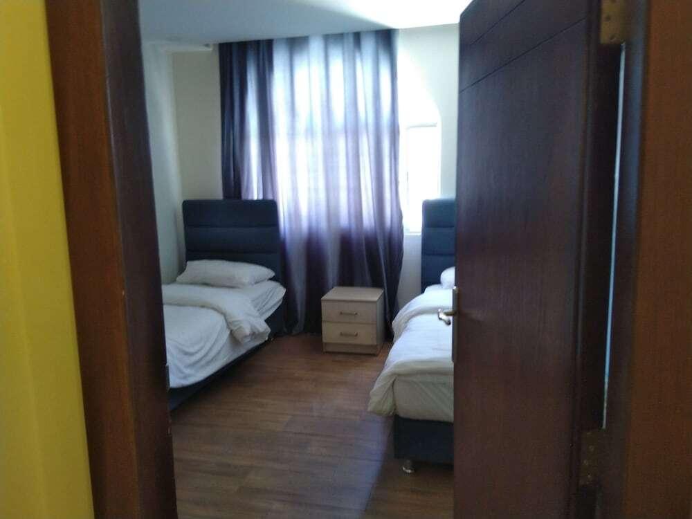 Акаба: Neat Two Bedroom Apartment Close City