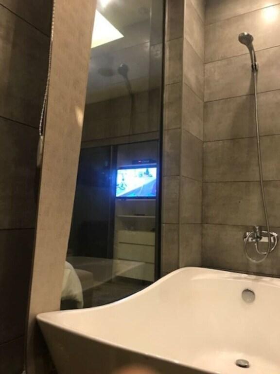 Амман: Charming 2-bed Apartment in Amman