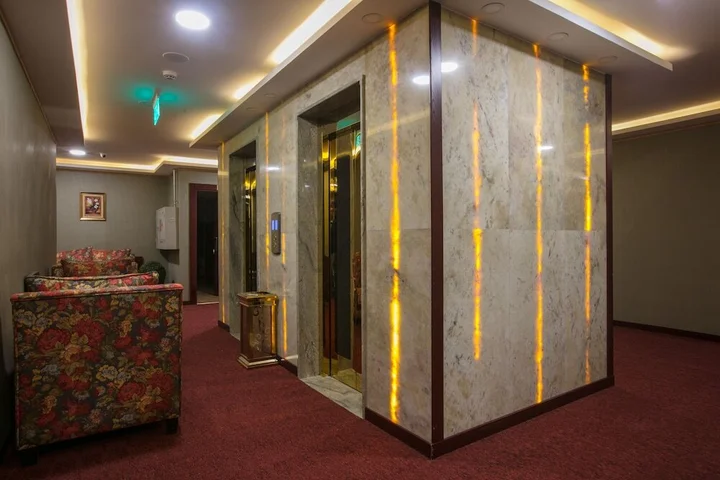 Солт: Strand Hotel
