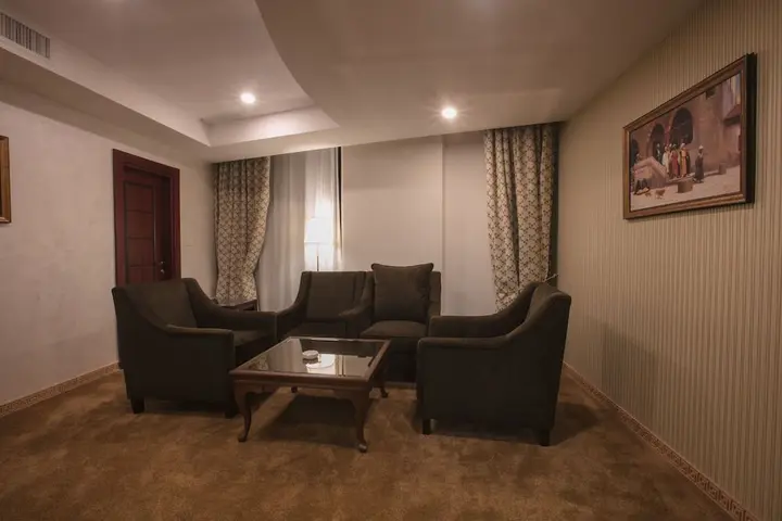 Солт: Strand Hotel