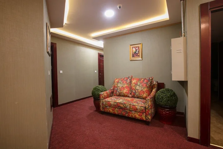 Солт: Strand Hotel