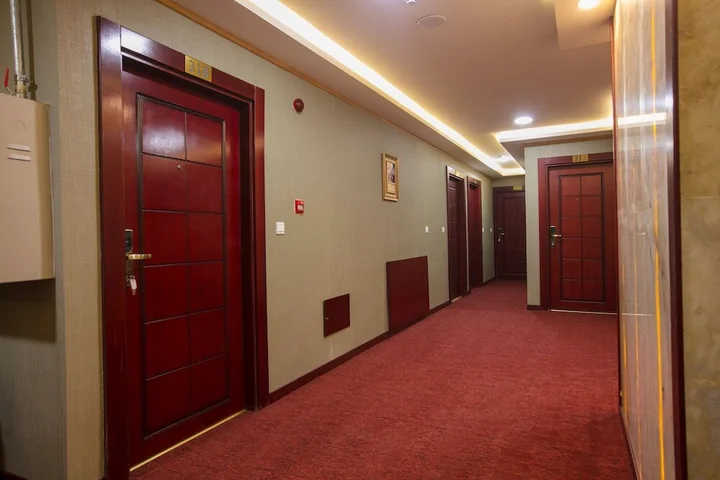 Солт: Strand Hotel