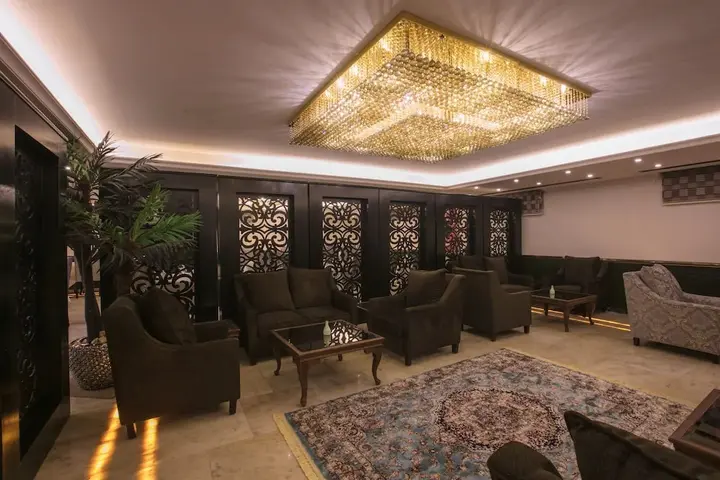 Солт: Strand Hotel
