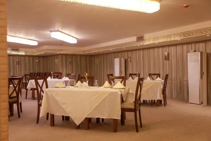 Солт: Strand Hotel