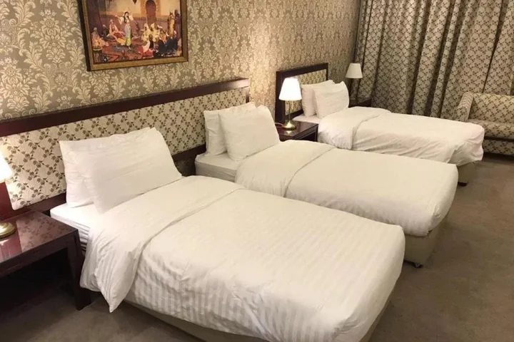 Солт: Strand Hotel