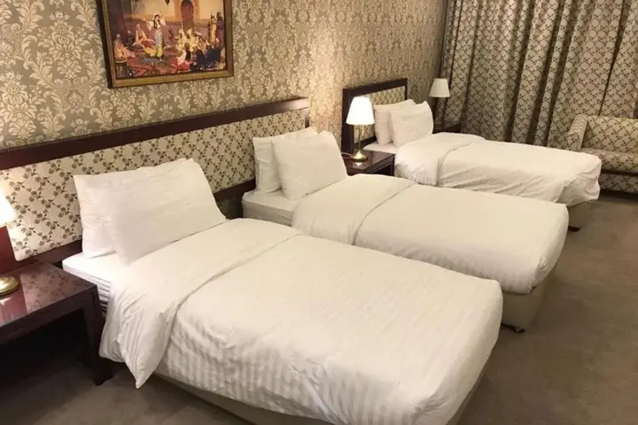 Солт: Strand Hotel