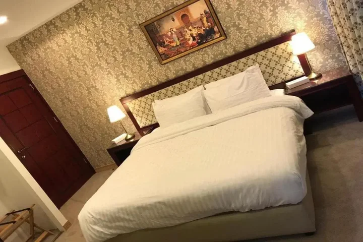 Солт: Strand Hotel