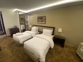 Солт: Strand Hotel