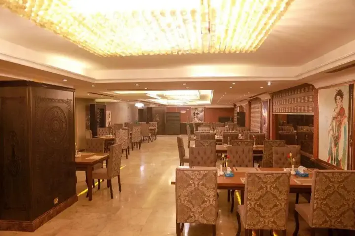 Солт: Strand Hotel