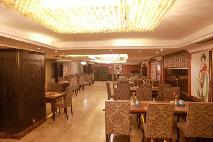 Солт: Strand Hotel