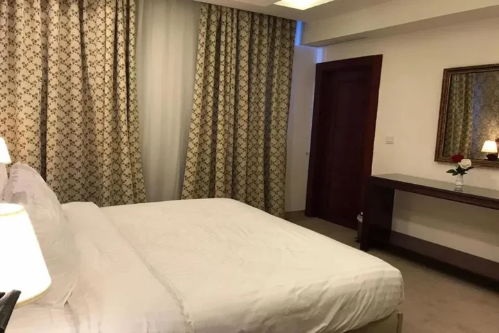 Солт: Strand Hotel