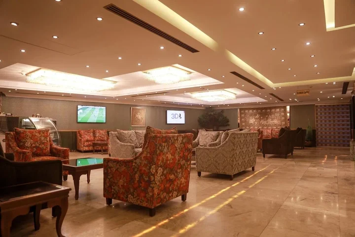 Солт: Strand Hotel