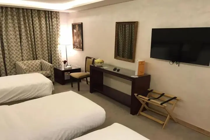 Солт: Strand Hotel