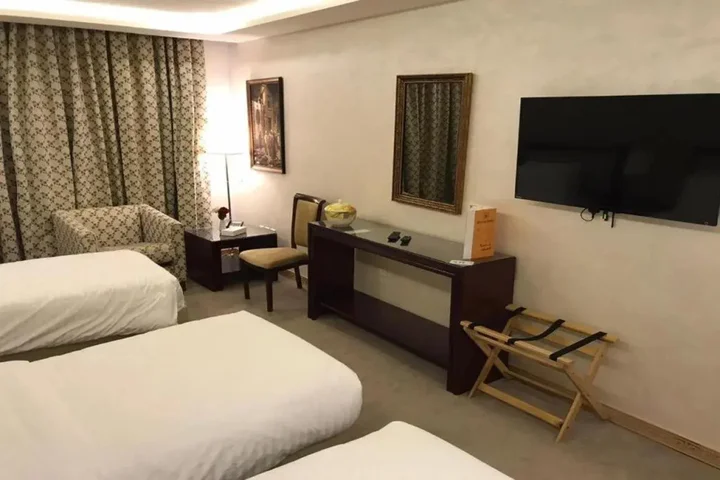 Солт: Strand Hotel