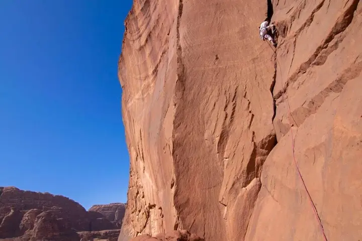 Вади-Рум: Wadi Rum Hikers & Jeep tours