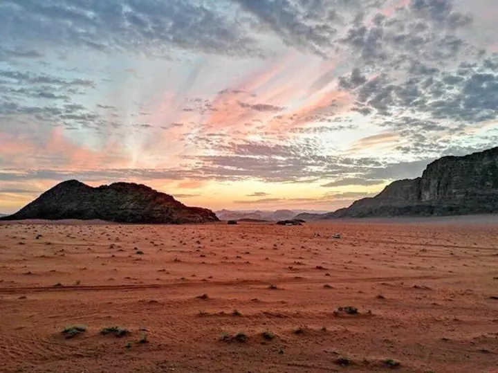 Вади-Рум: Wadi Rum Hikers & Jeep tours