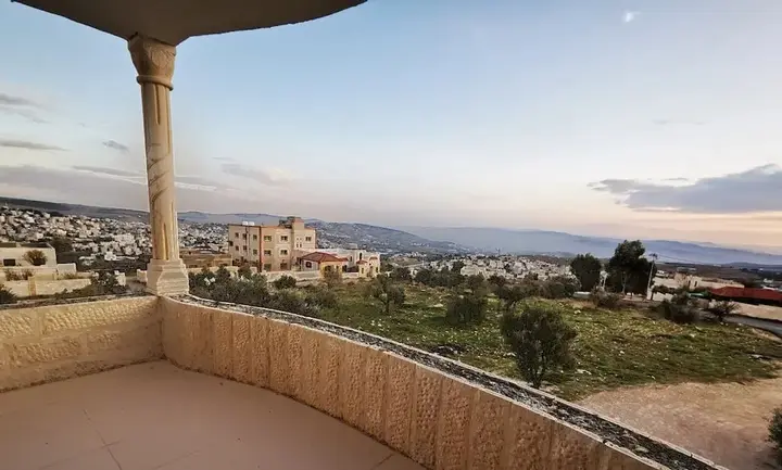 Солт: Jerash Inn